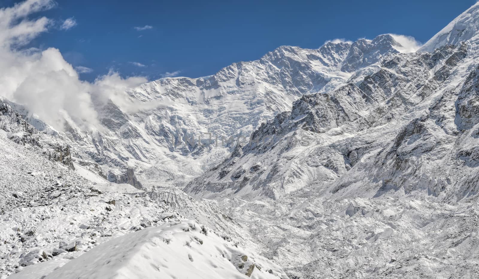 Scenic panorama of Himalayas near Kanchenjunga in Nepal