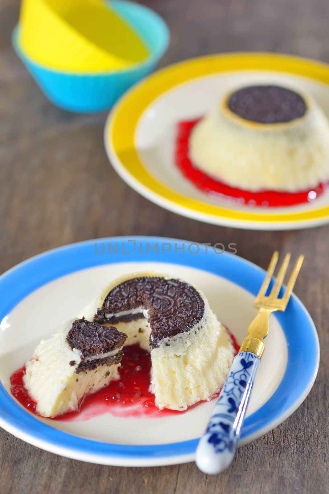 Mini Cheesecakes  with biscuit and raspberries jam