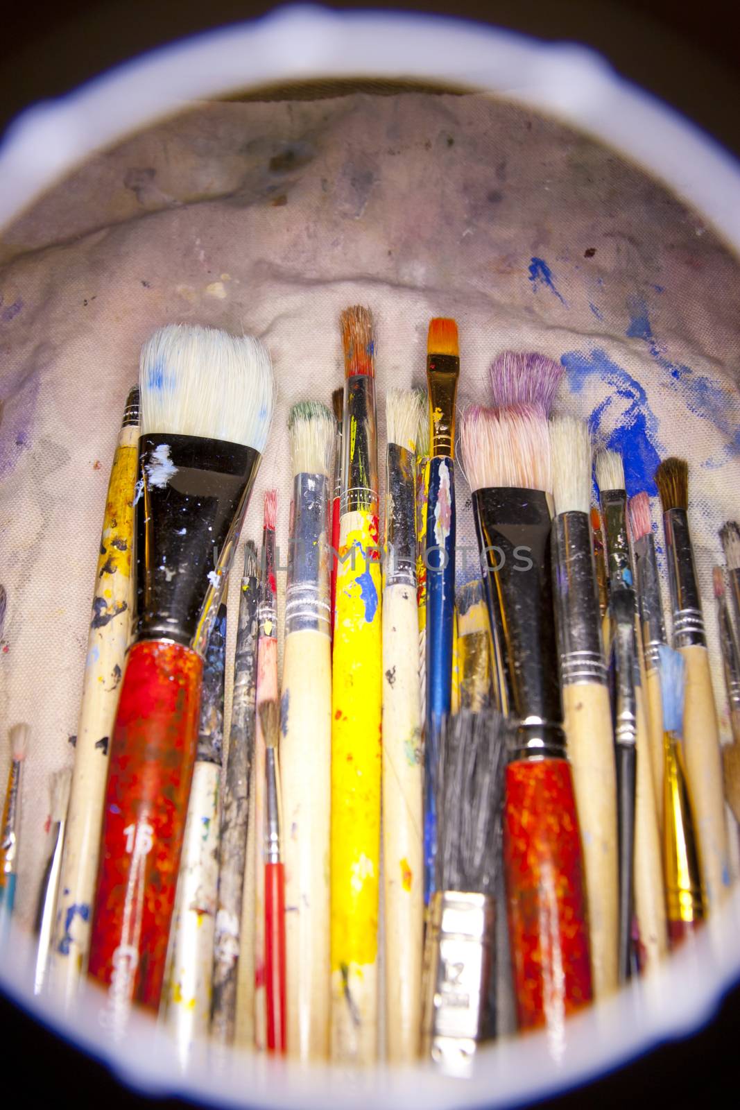 collection of various artists brushes in all sizes on a canvas background