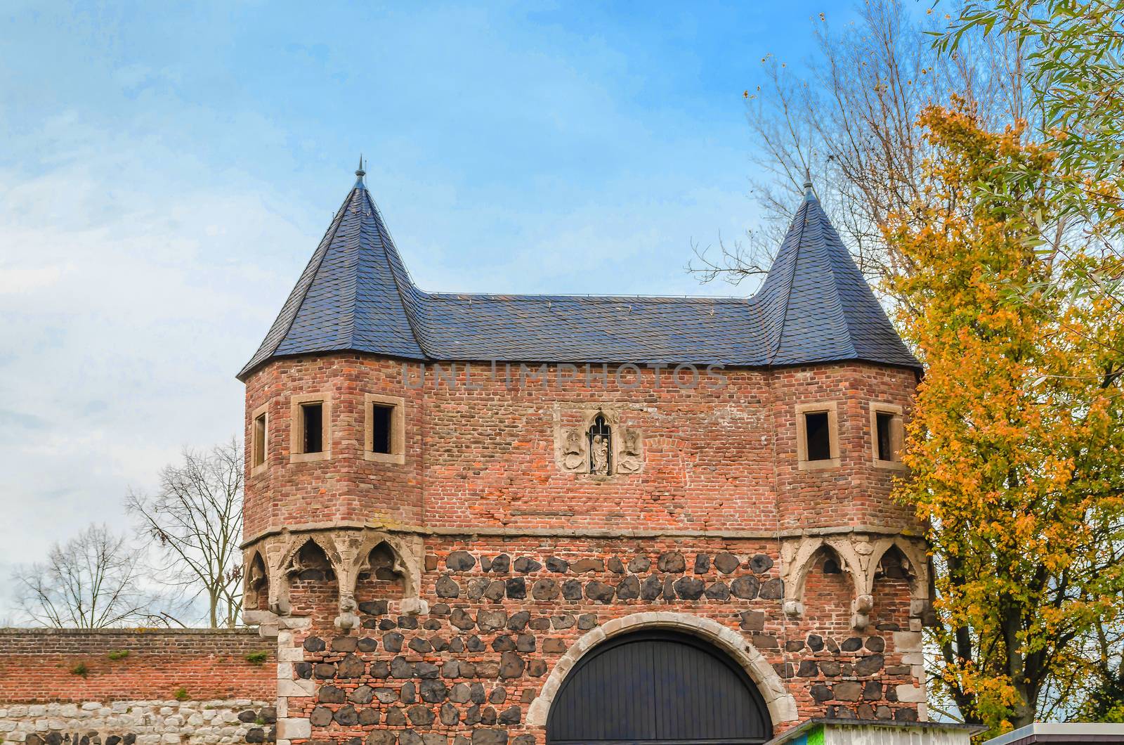 Medieval city gate of the fortress Zons also called South Gate.