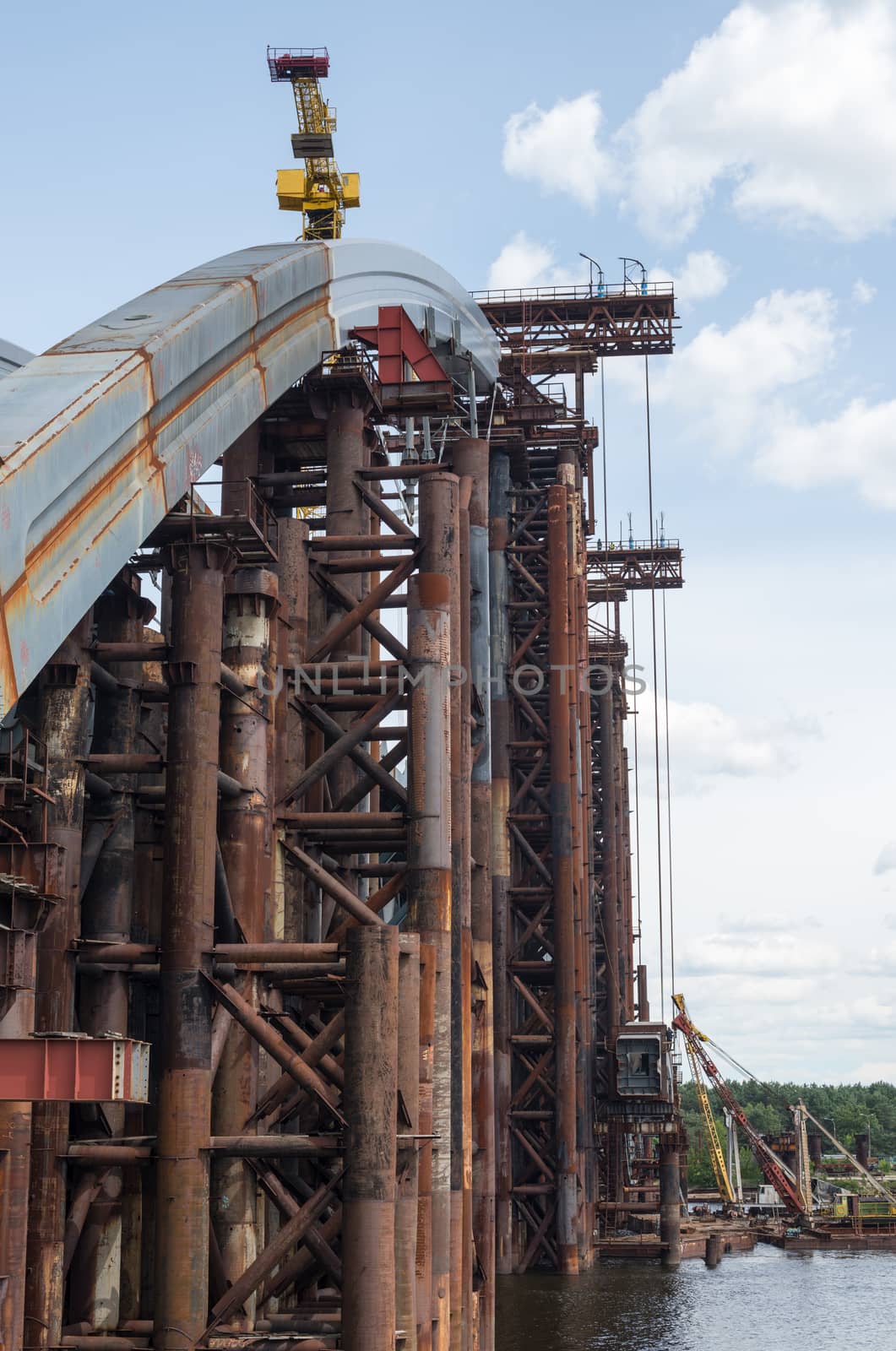 Construction of the new bridge across the Dnieper in Kyiv by rootstocks