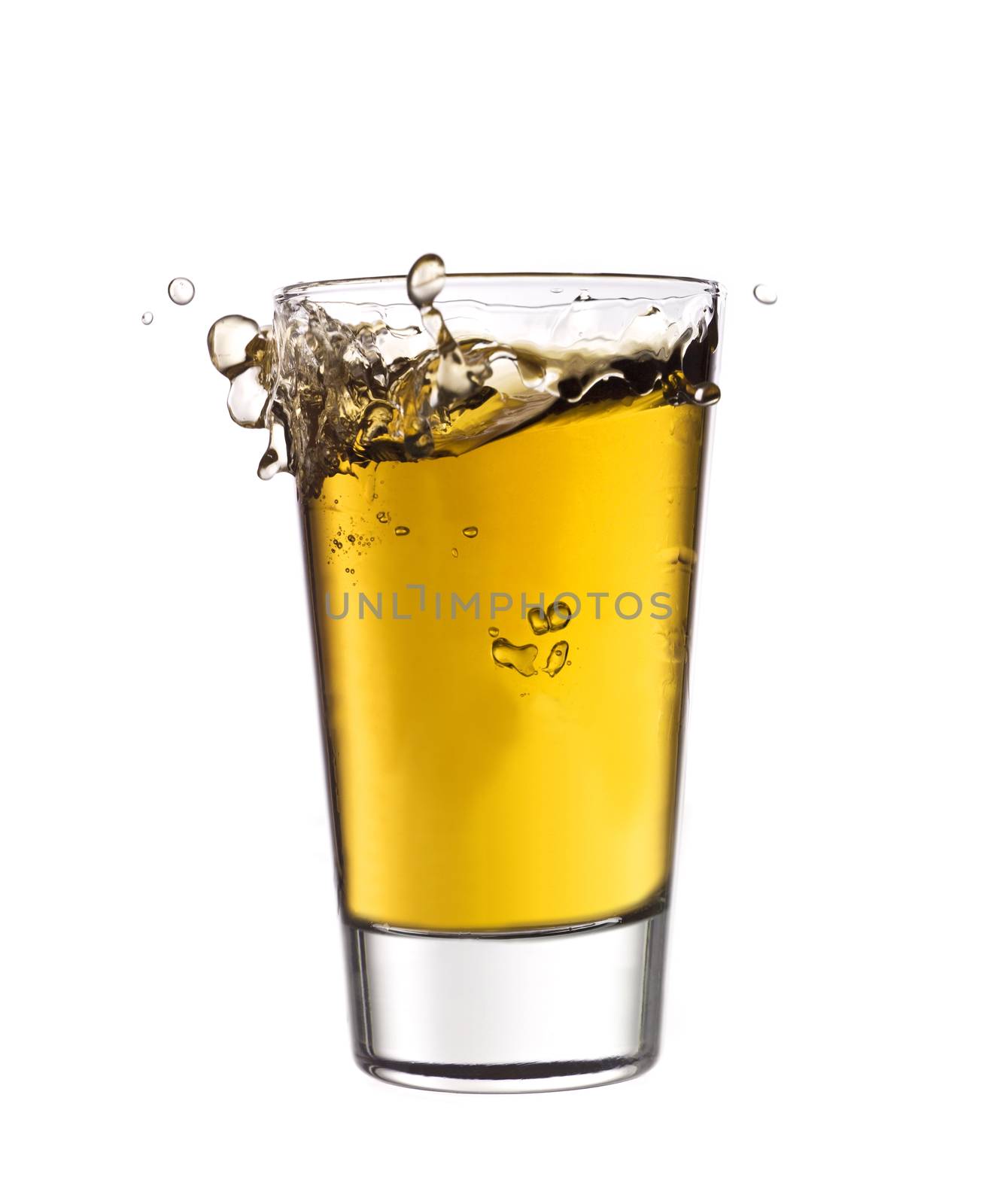 Splash in a glass of Yellow lemonade by gemenacom