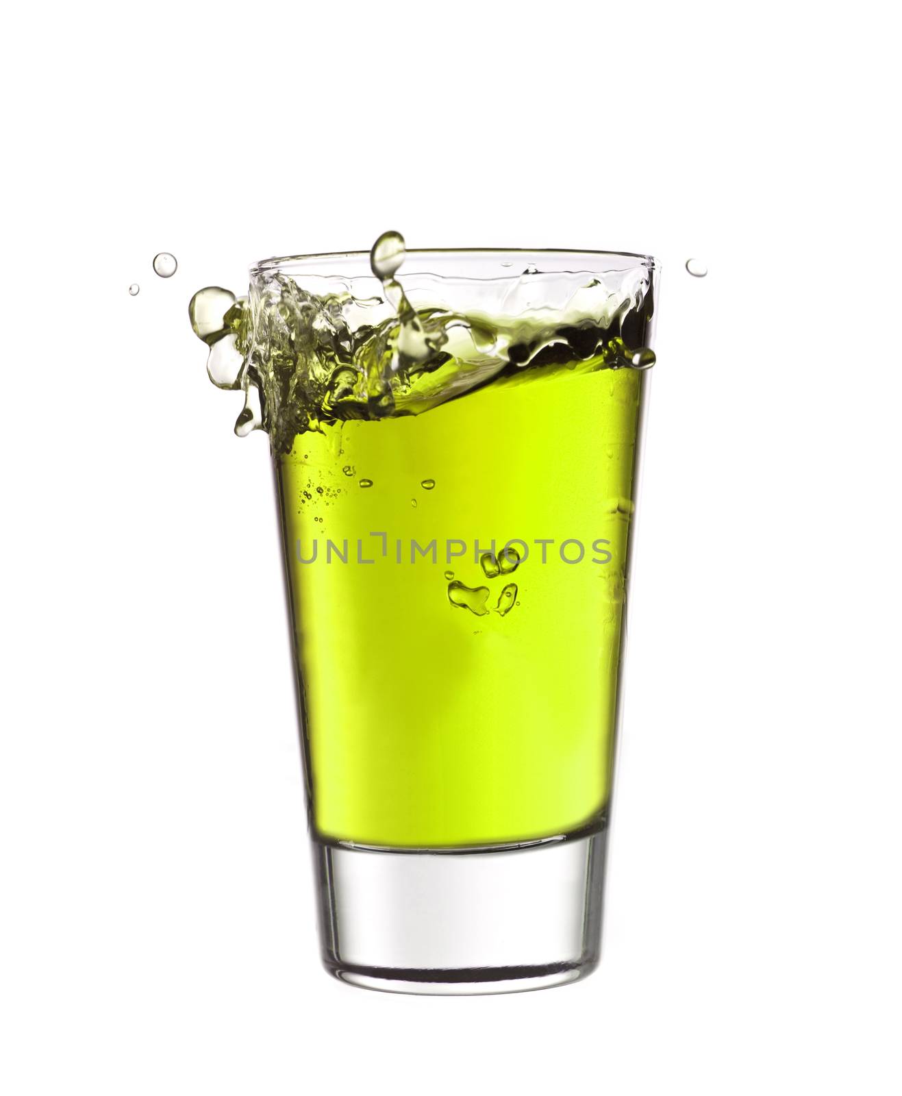 Splash in a glass of green lemonade by gemenacom