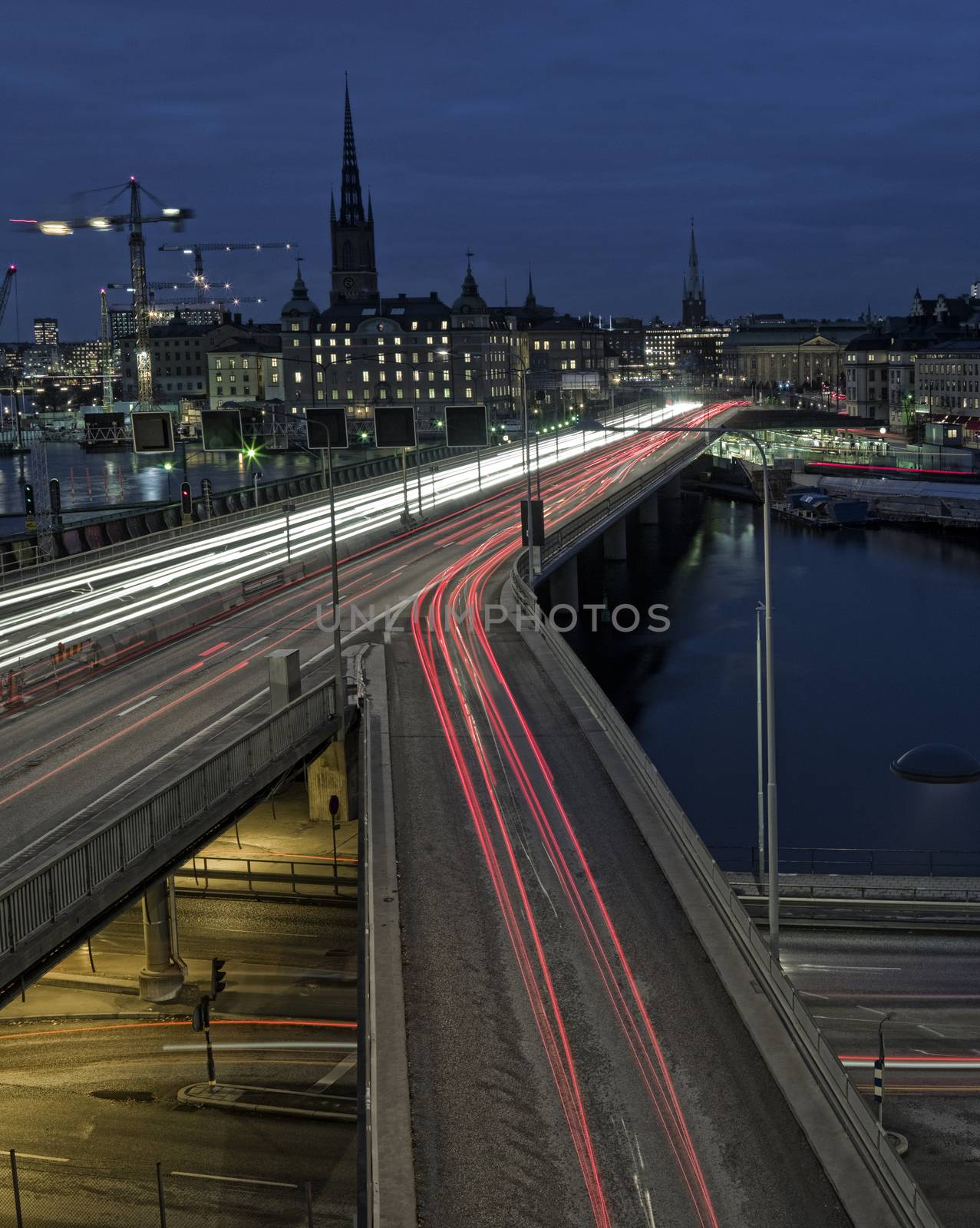 Freeway shot with long exposure  by gemenacom