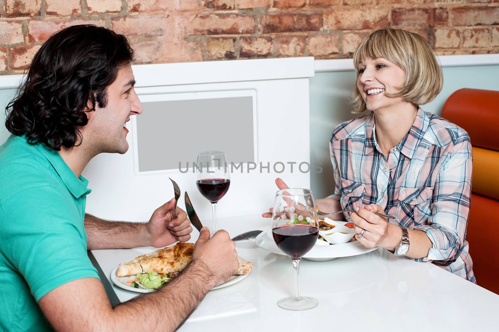 Happy couple having dinner at a restaurant