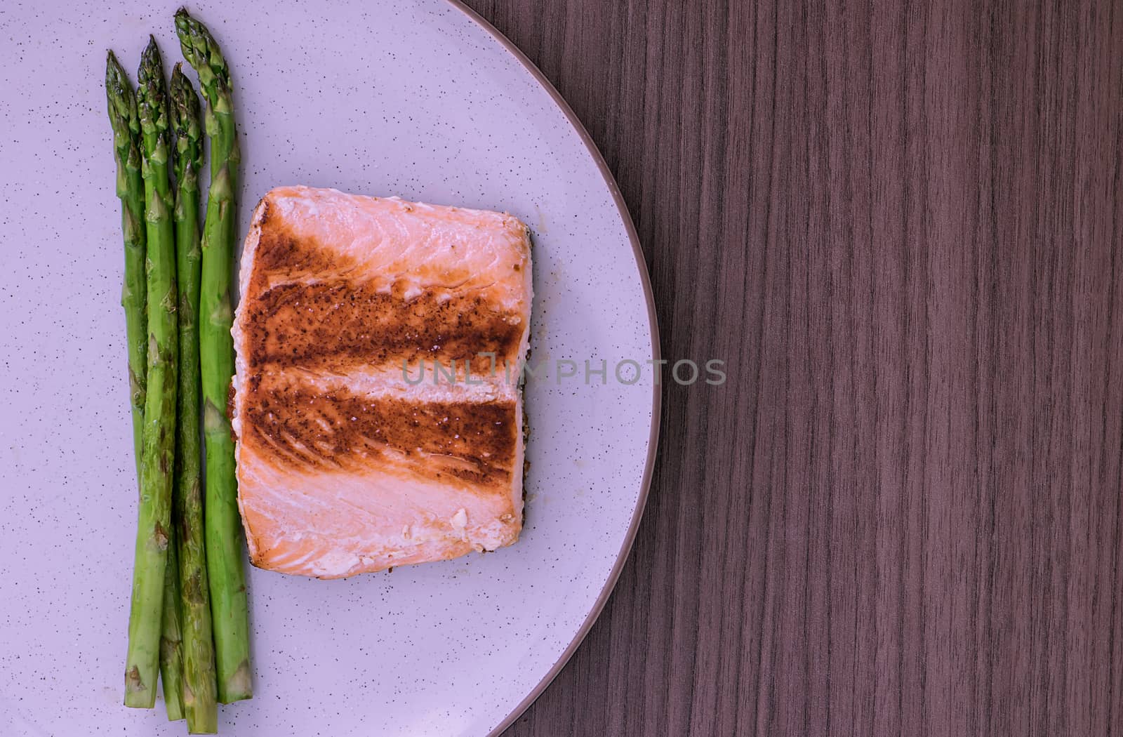 Delicious dish of grilled salmon with asparagus 