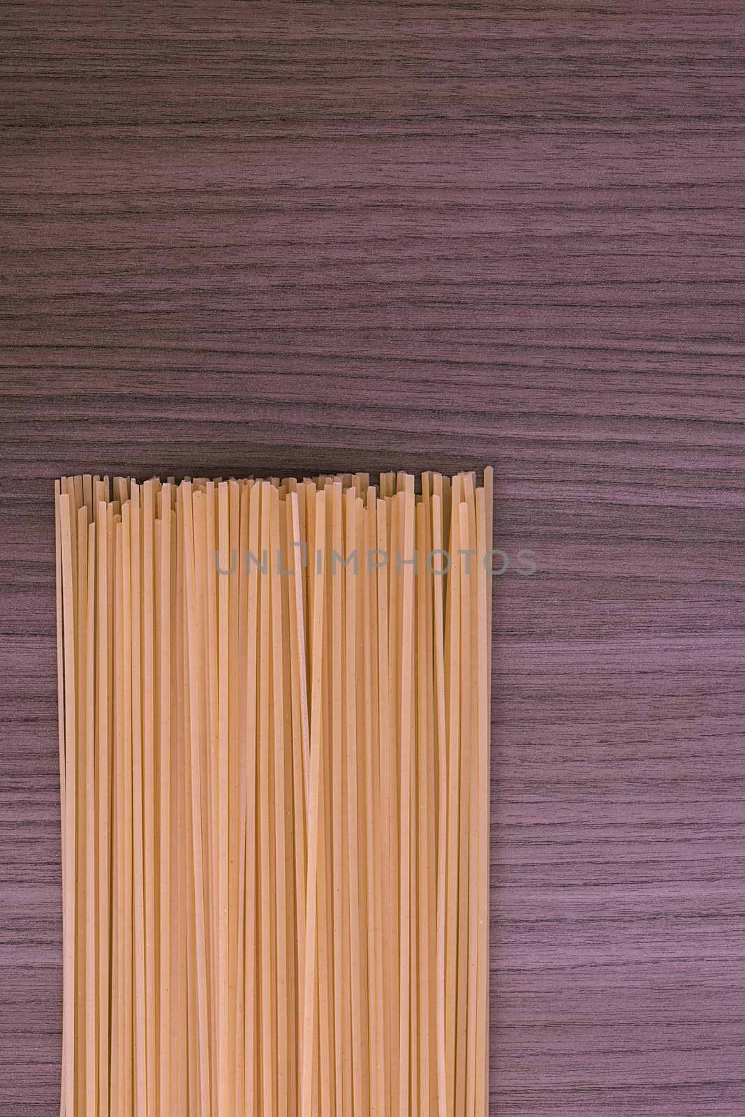 Spaghetti over wood by dalomo84