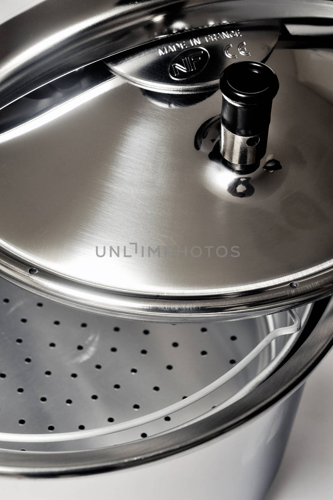 Pressure cooker stainless steel by gillespaire
