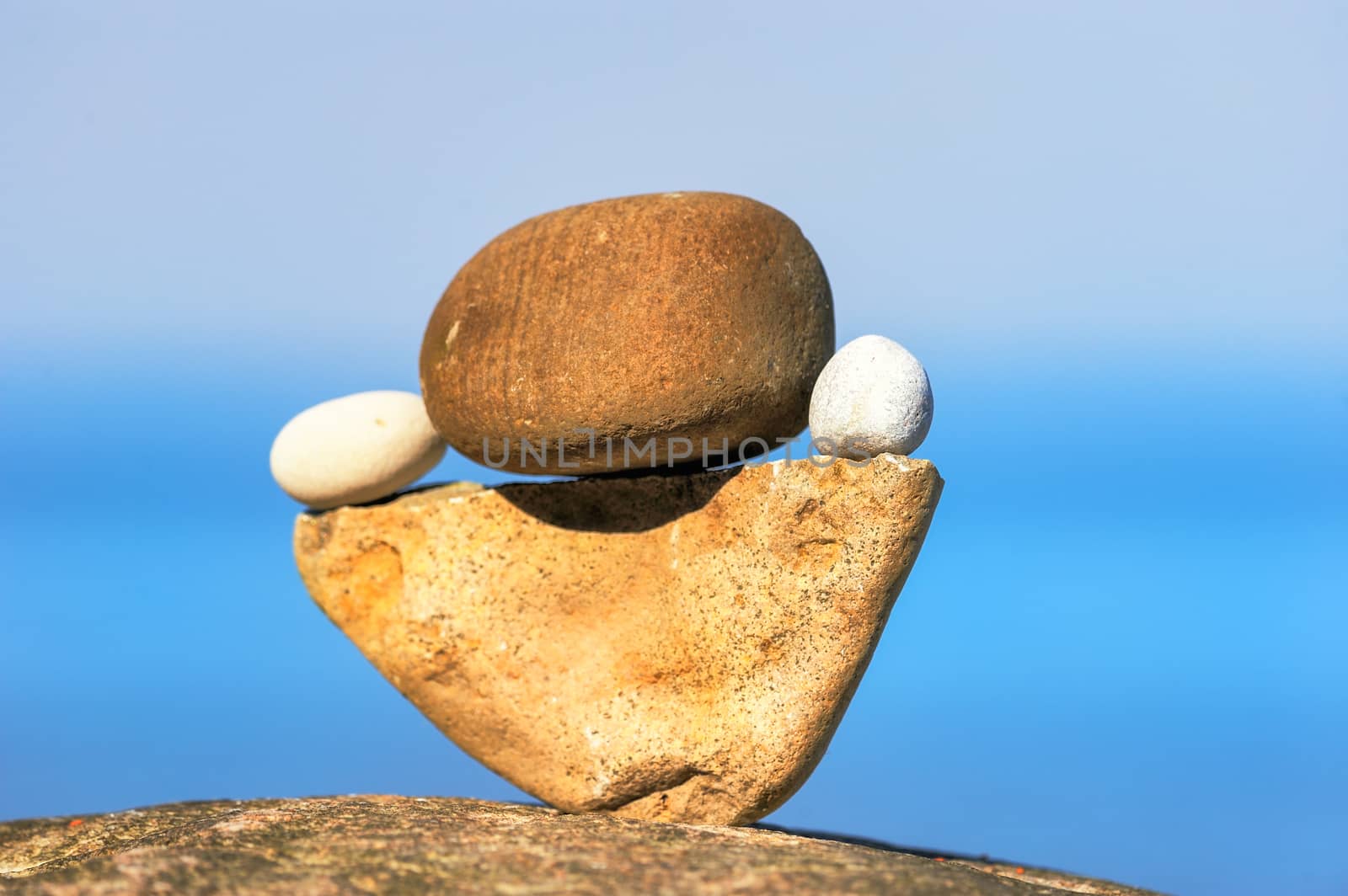 Balancing of round pebbles by styf22