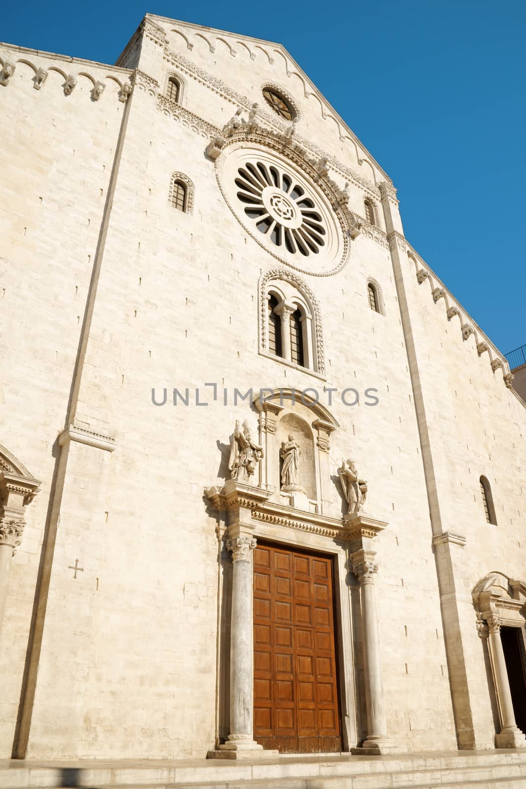 The Basilica of Saint Nicholas, in Romanesque style, in Bari was built where previously was the residence of the Byzantine Governor of Italy.