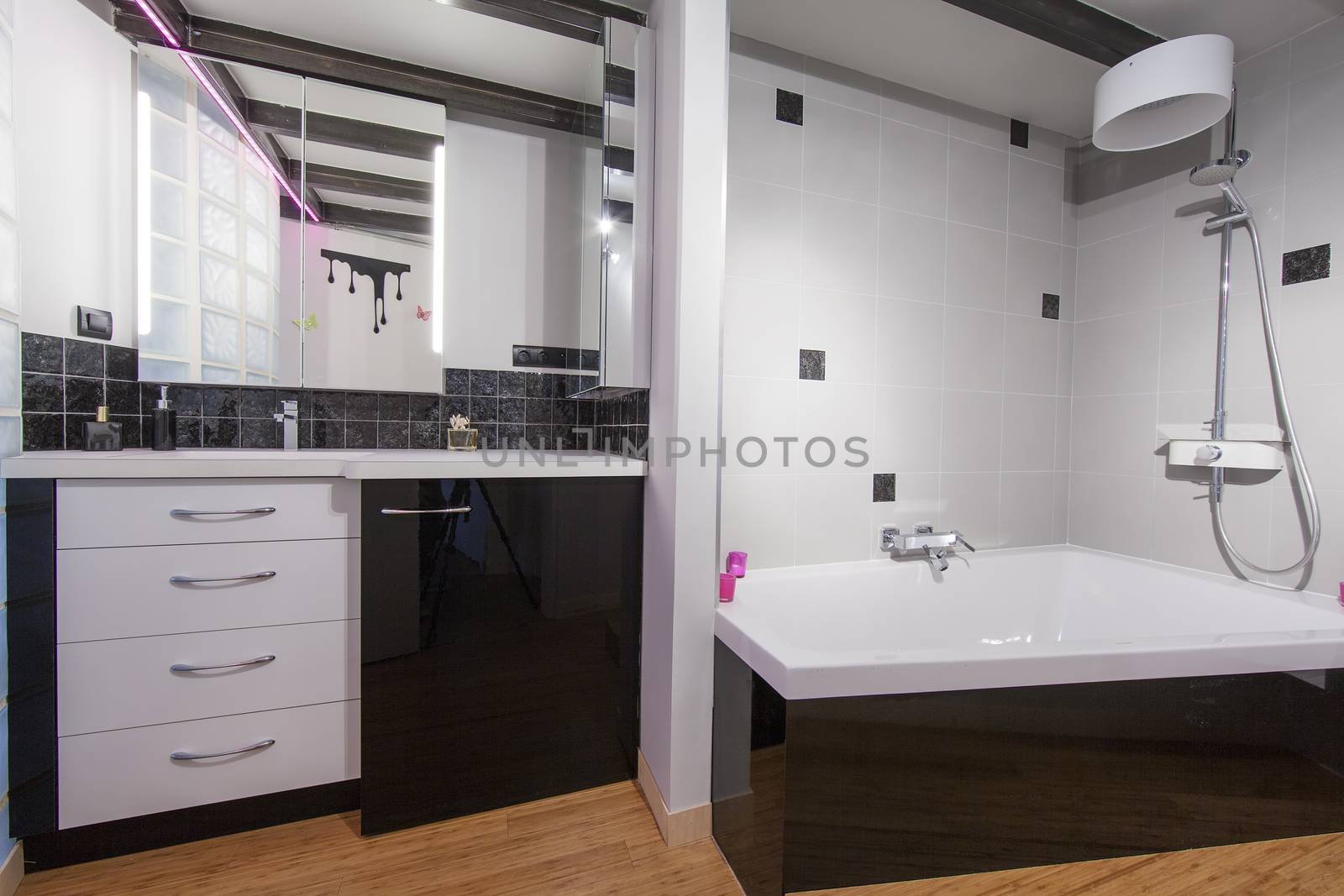 View of a spacious and elegant bathroom 