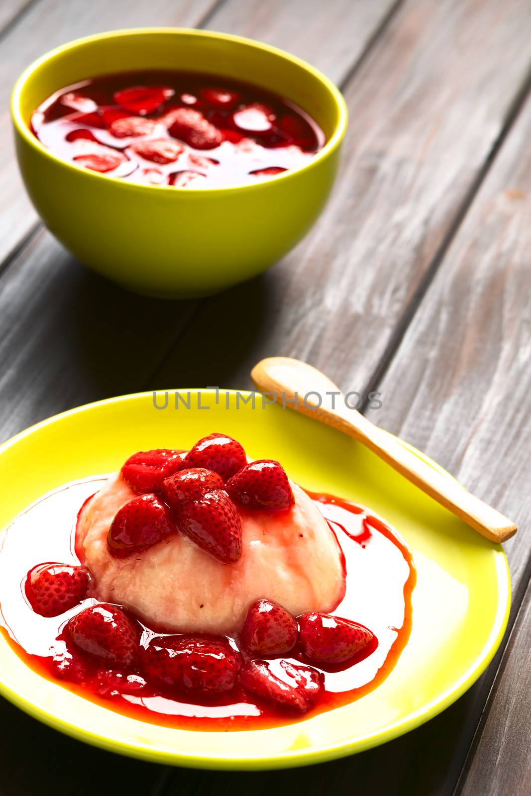 Semolina Pudding with Strawberries by ildi