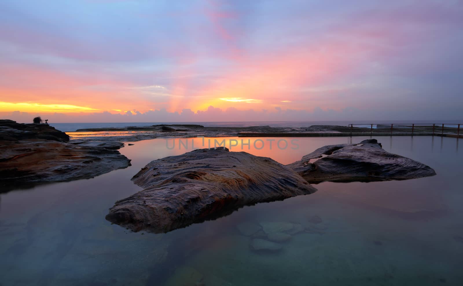 North Curl Curl rock pool is built into the northern Dee Why headland and includes a large rock, nevertheless people still swim laps here in the morning.