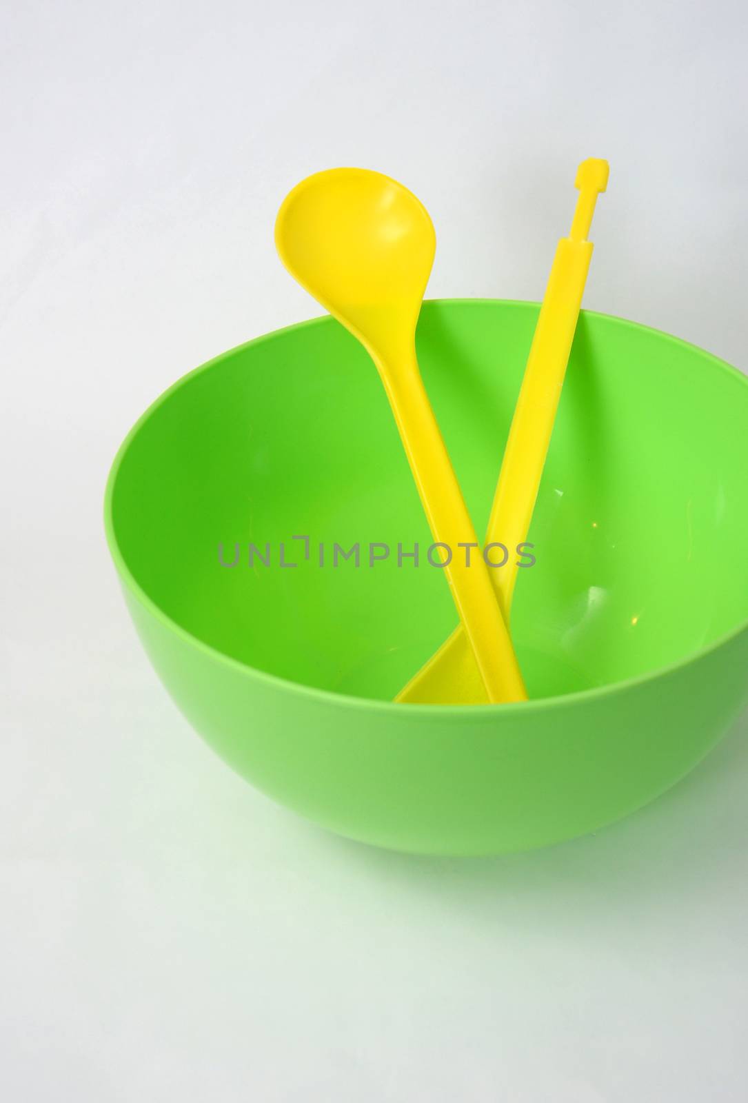 picture of a plastic tableware