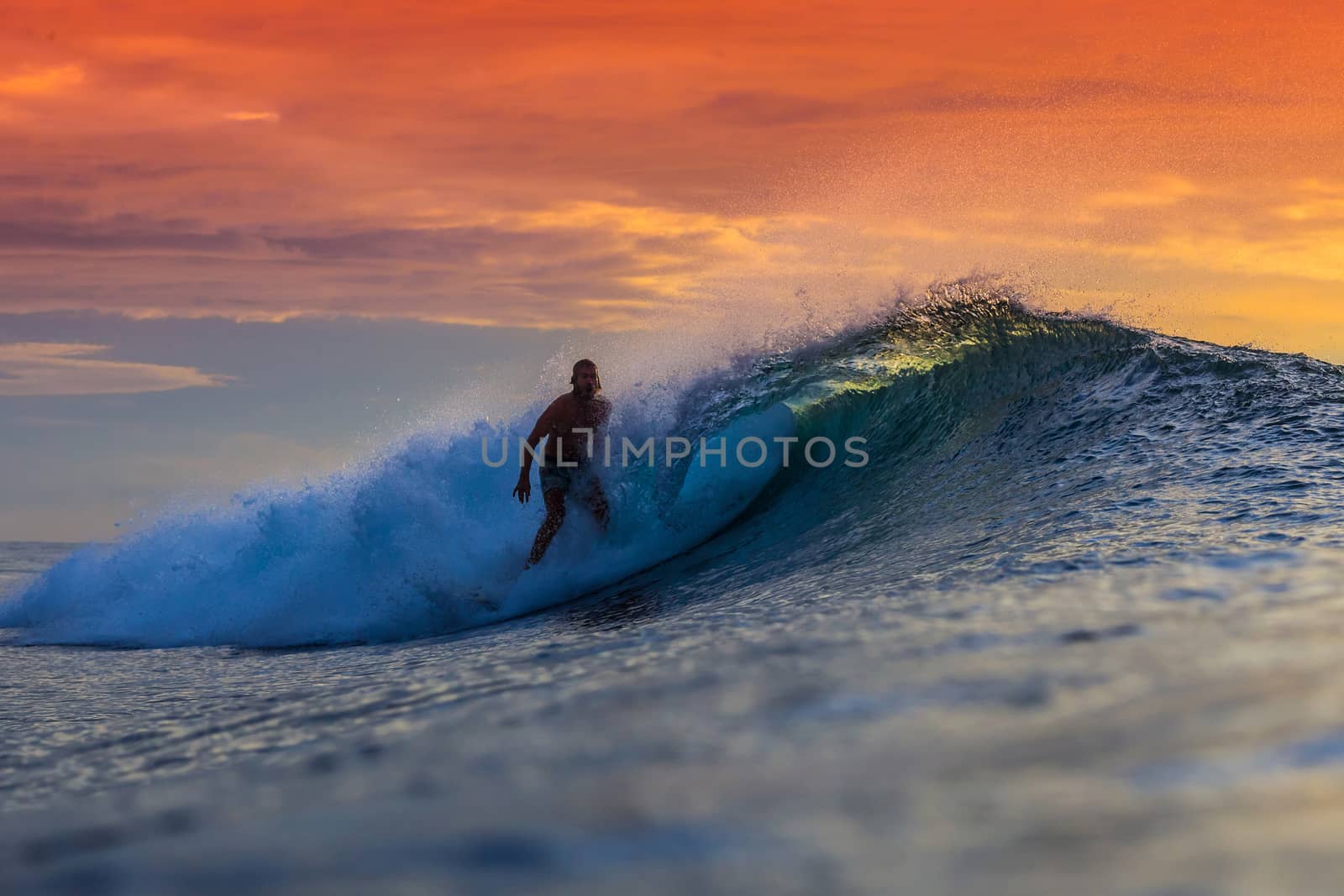 Surfer on Amazing Wave by truphoto