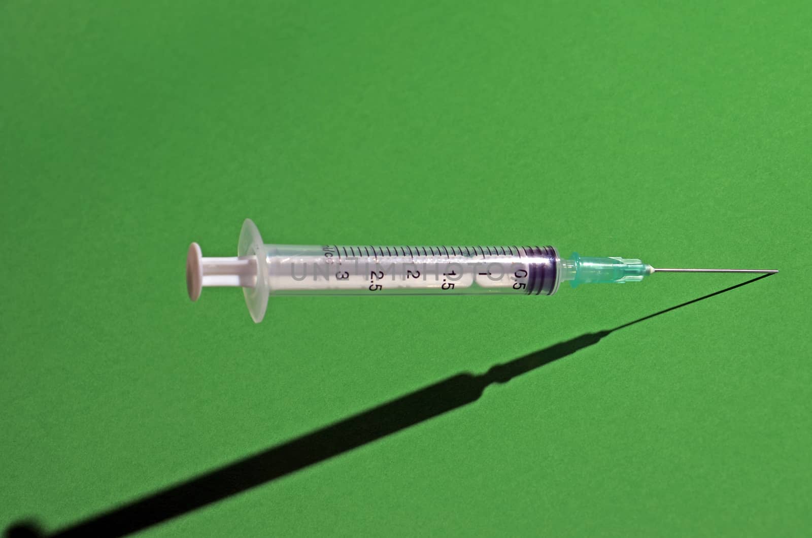 piccture of single medical medical syringe on color backgrouund