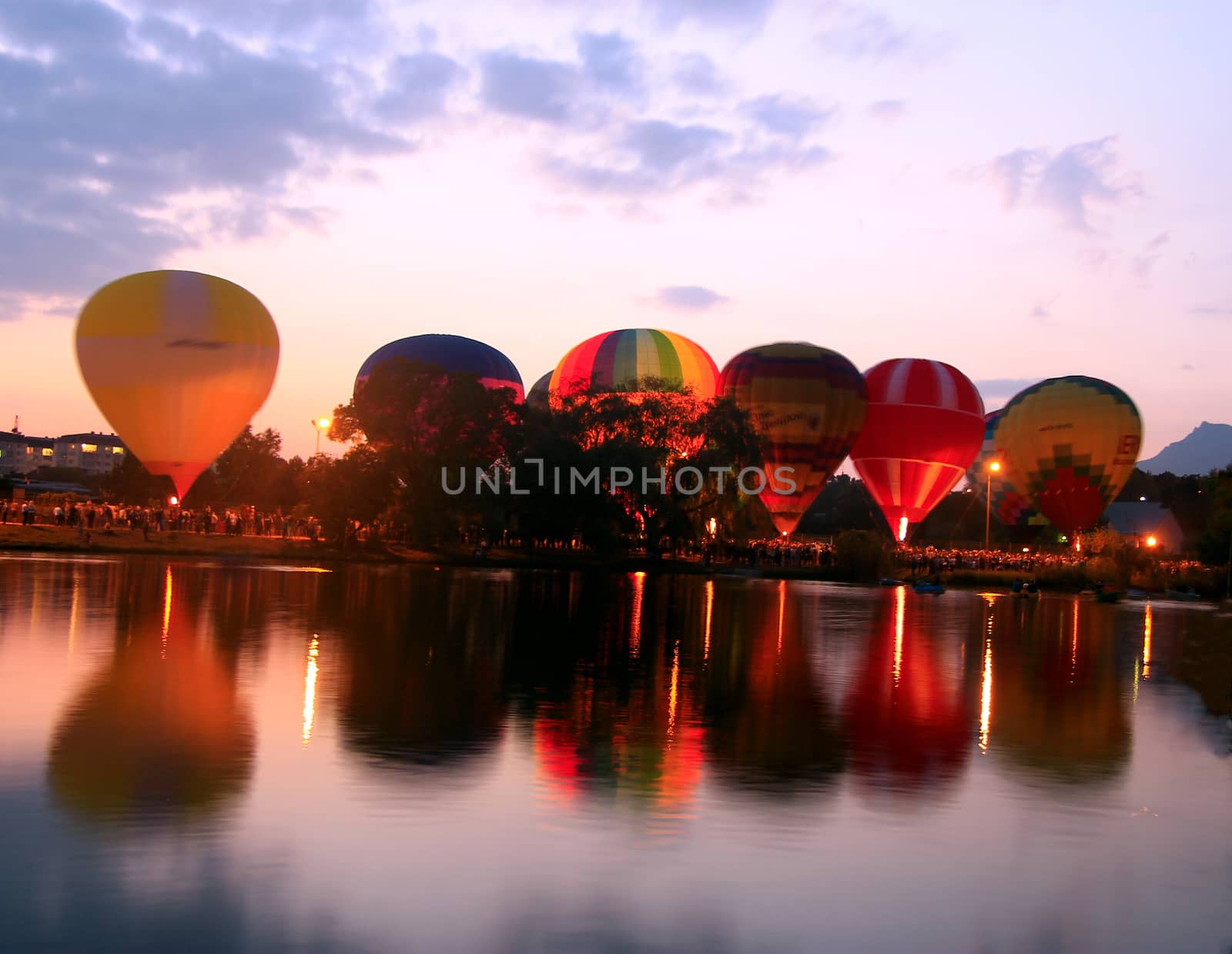 Hot air baloon starting to fly in the evening sky