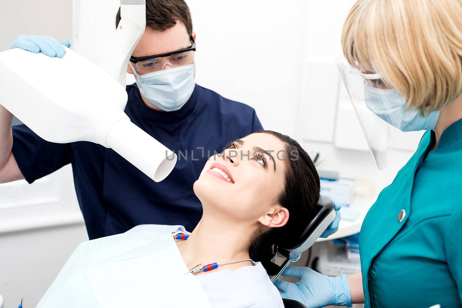 Male dentist takes an x-ray of an woman teeth