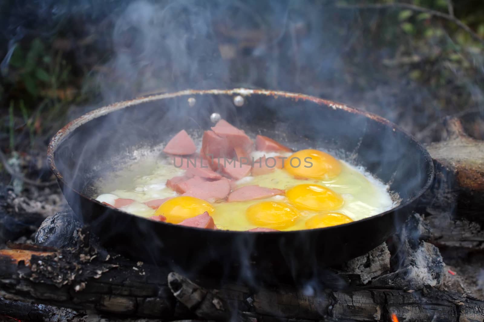 An unusual way of cooking eggs on  fire by max51288