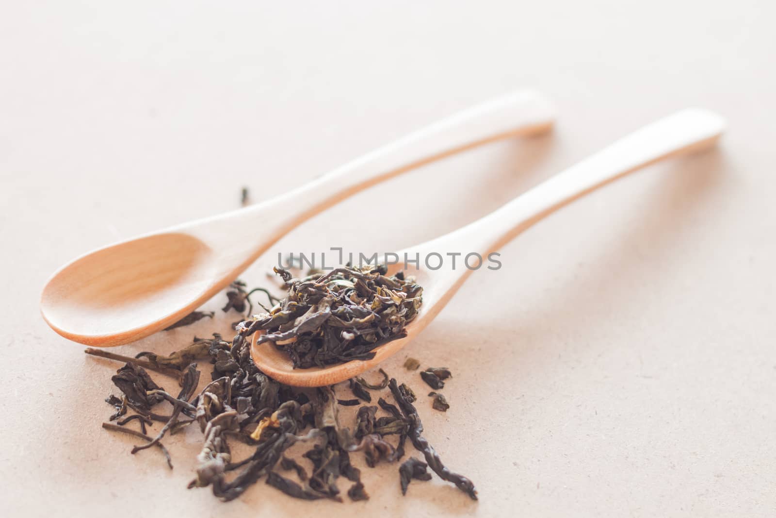 Dry tea and wooden spoons  by punsayaporn