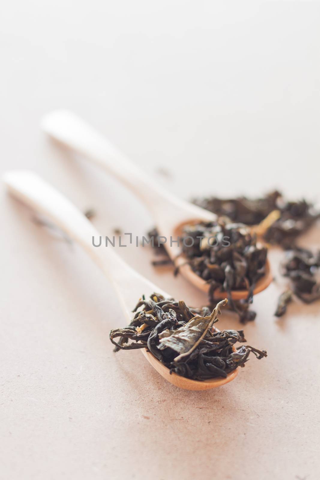 Oolong tea in wooden spoons, stock photo