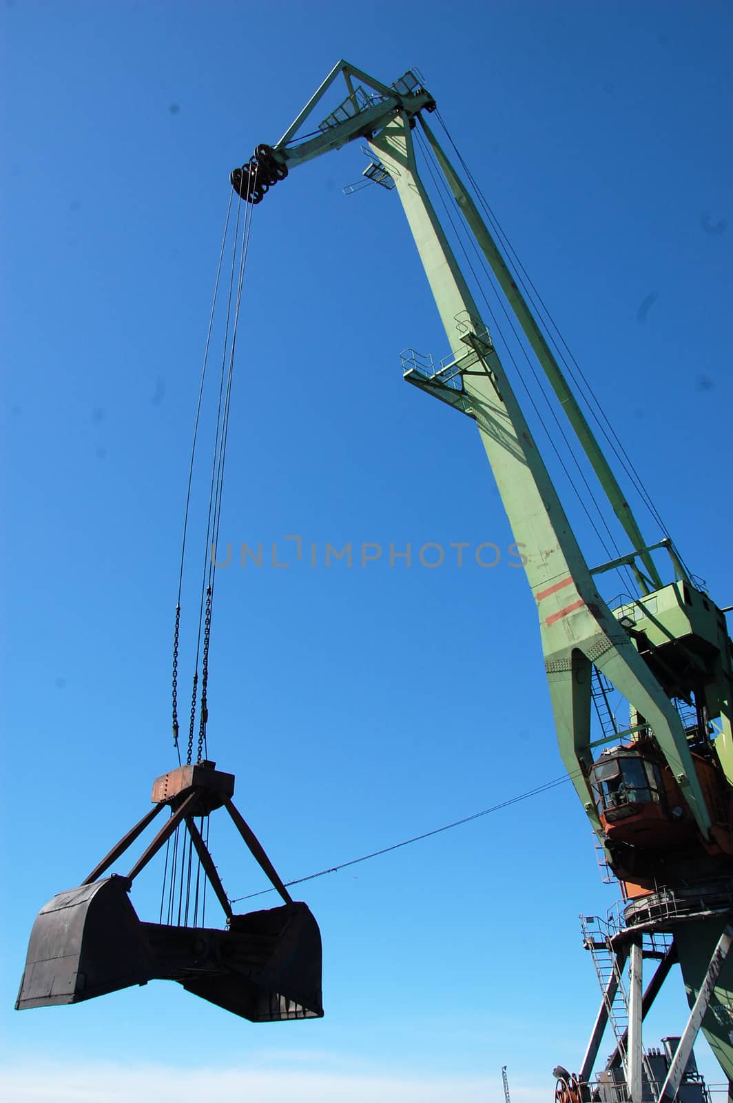 Dockside cargo crane with opened bucket by danemo