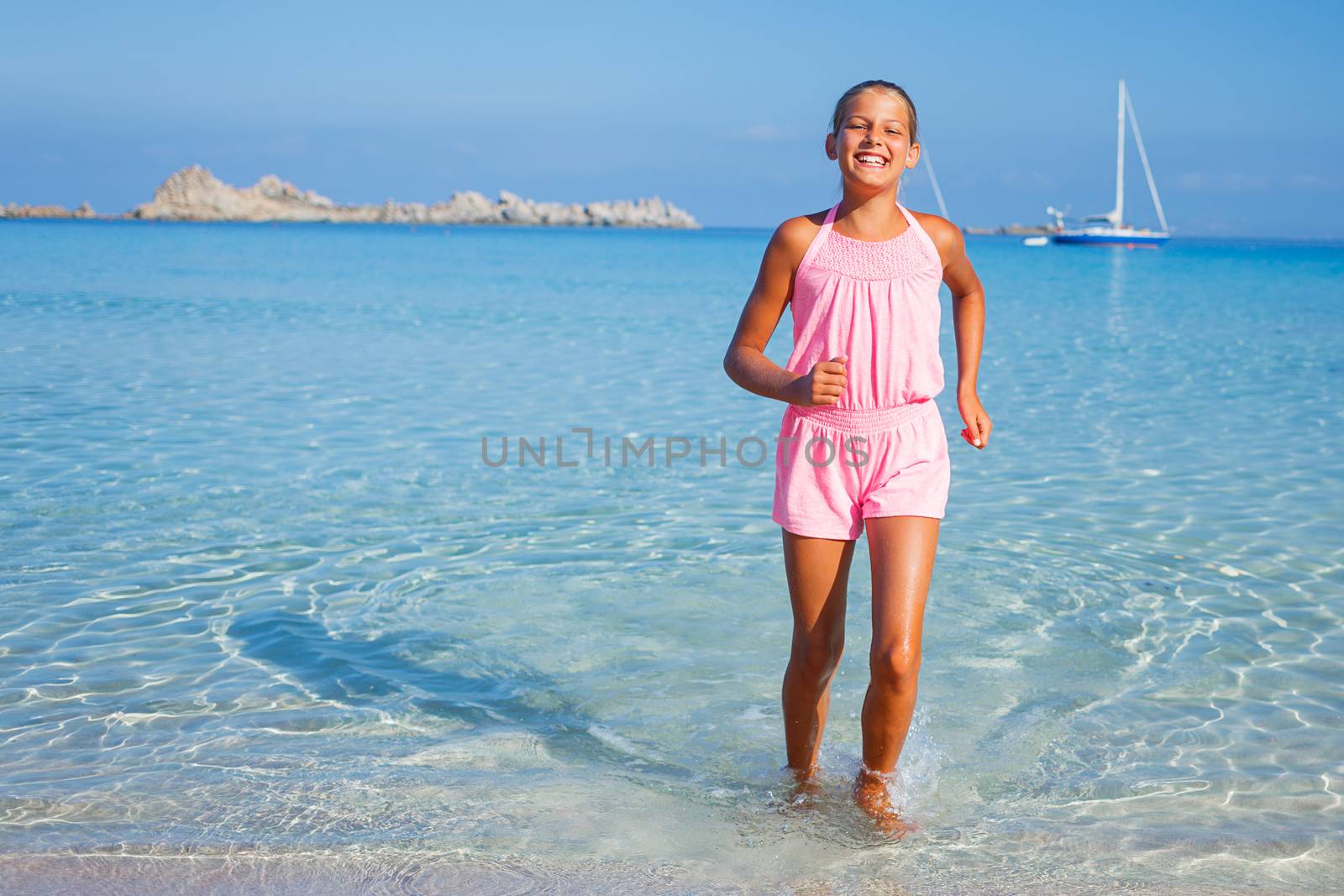 Summer vacation - Lovely girl runing on the sea