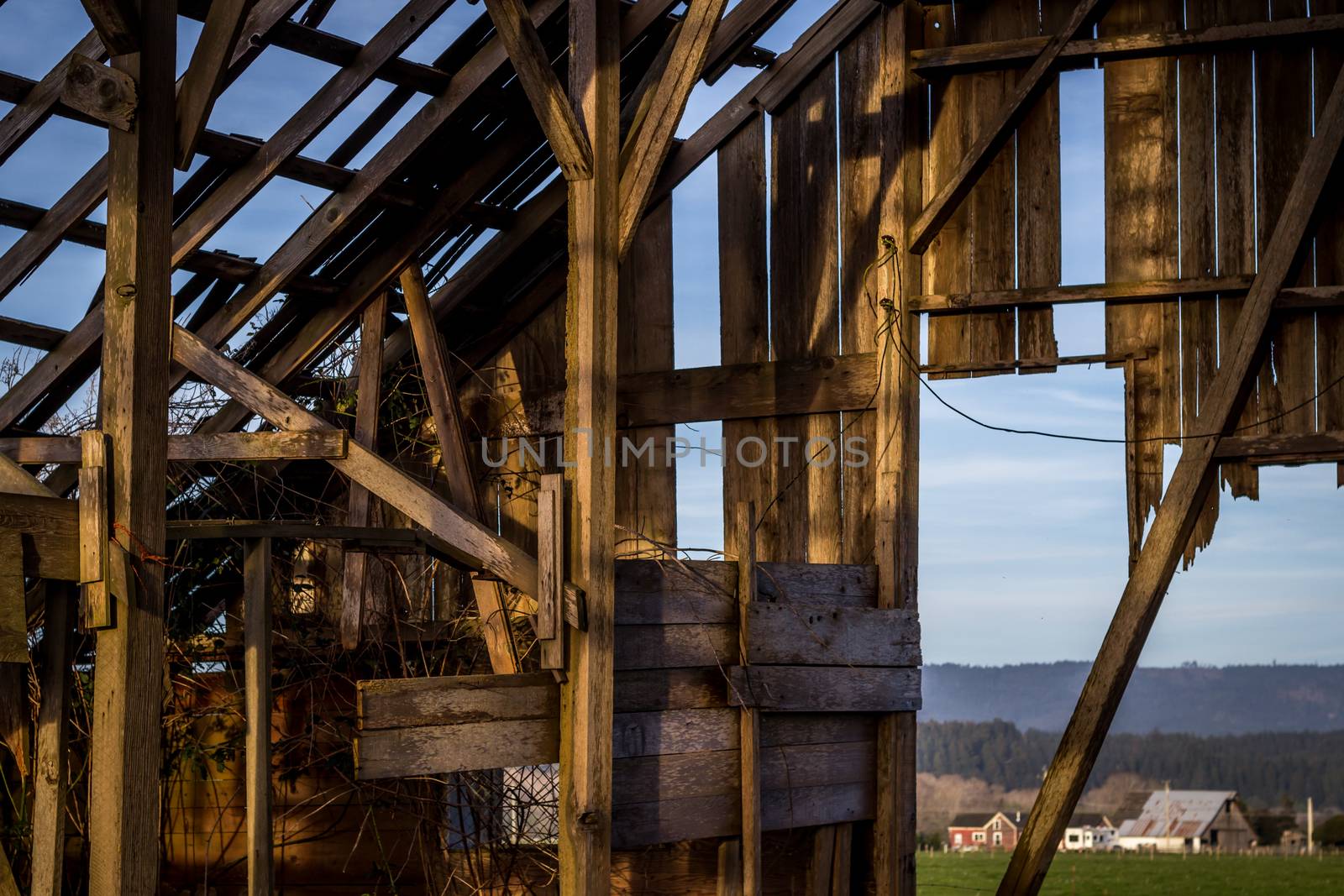 Old Barn by backyard_photography