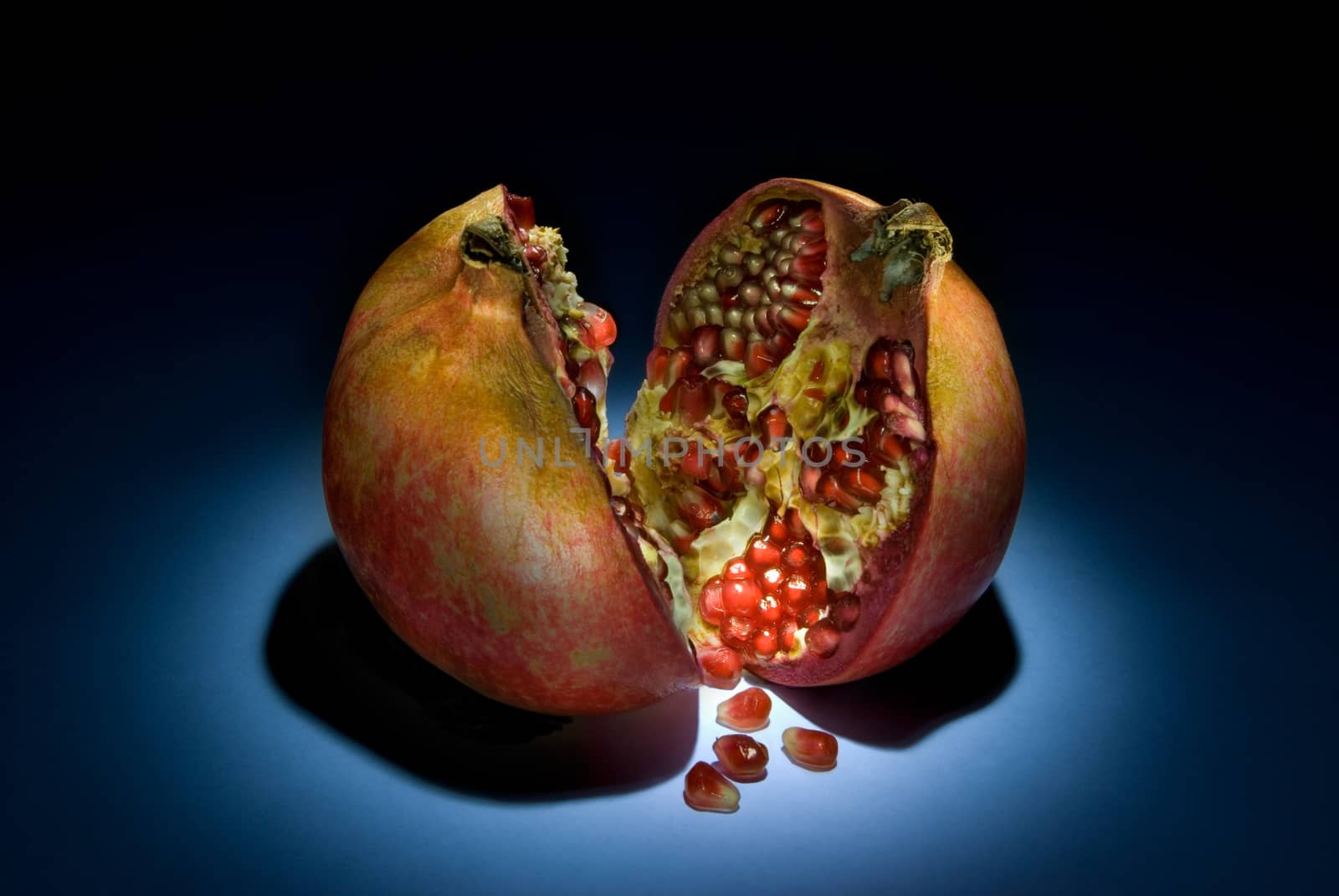 Fantastic pomegranate by 800