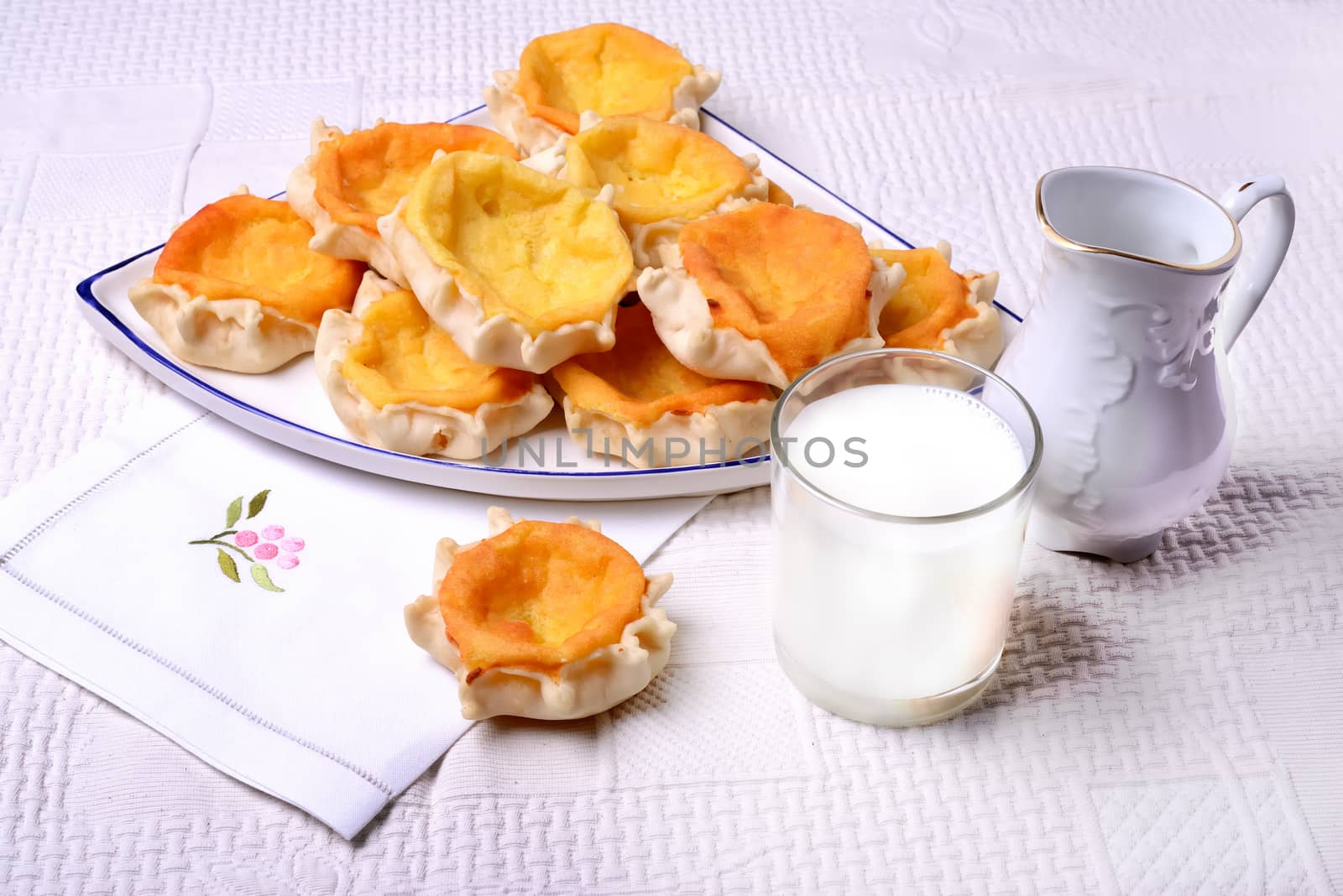 Typical traditional desserts of Sardinia: "pardule". Cakes made 
with ricotta cheese.