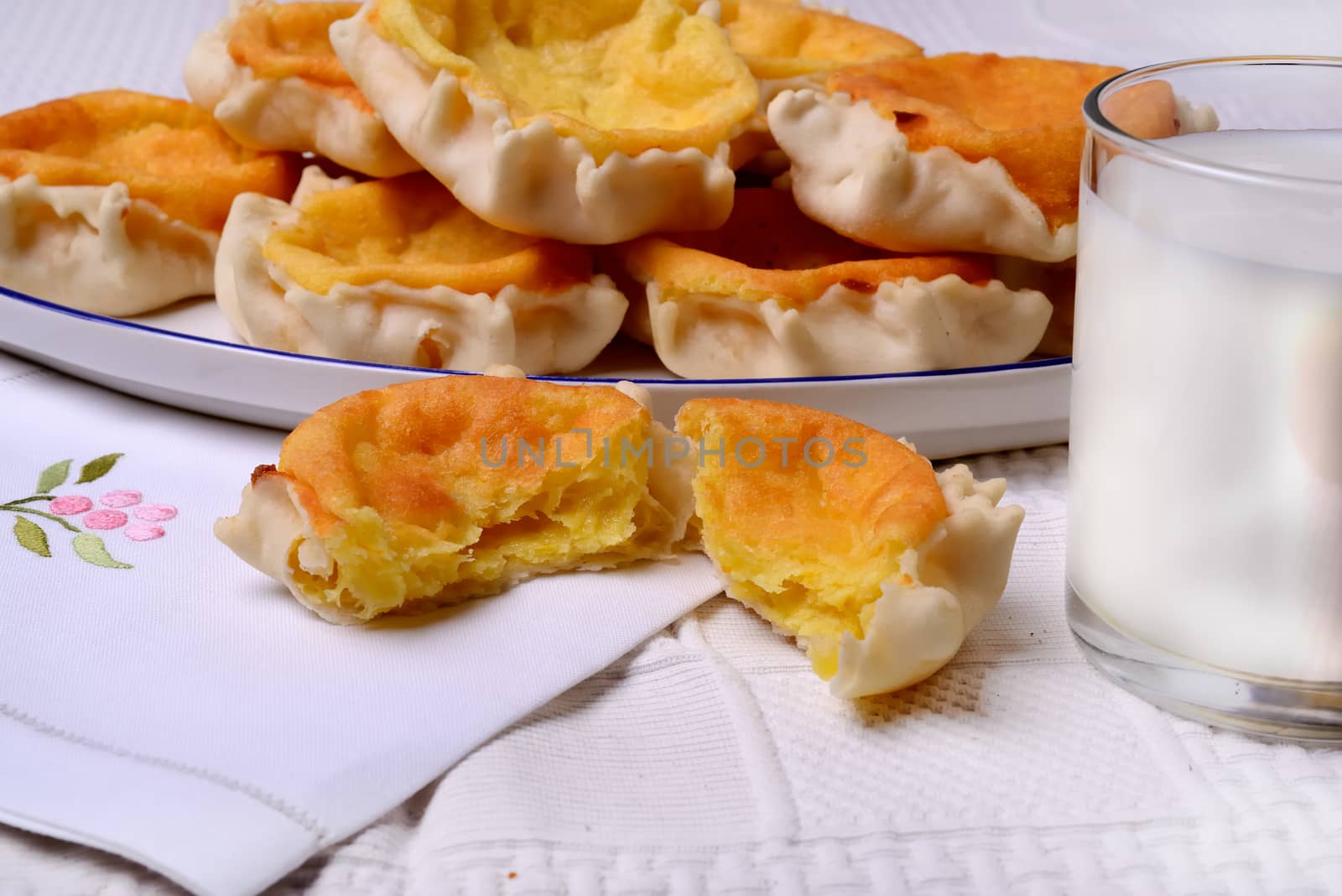 Typical traditional desserts of Sardinia: "pardule". Cakes made 
with ricotta cheese.