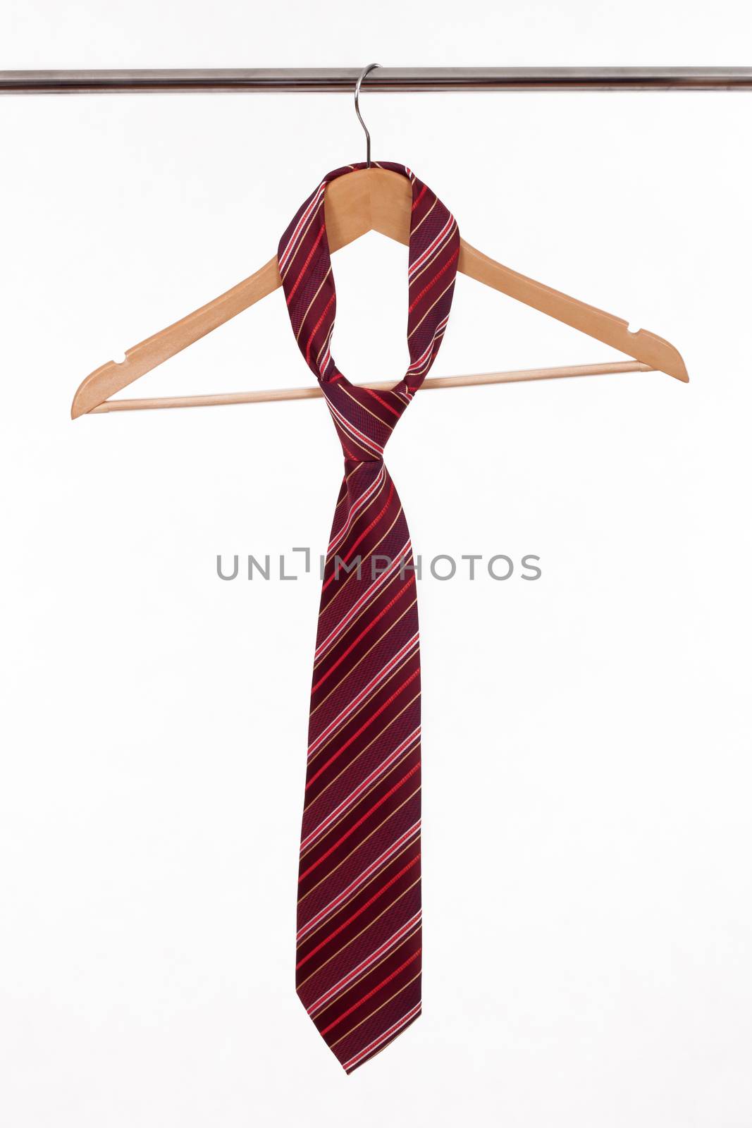 Hanger for clothes with tie by aguirre_mar