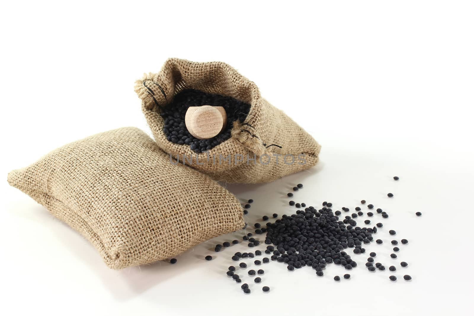 dried Beluga lentils by discovery