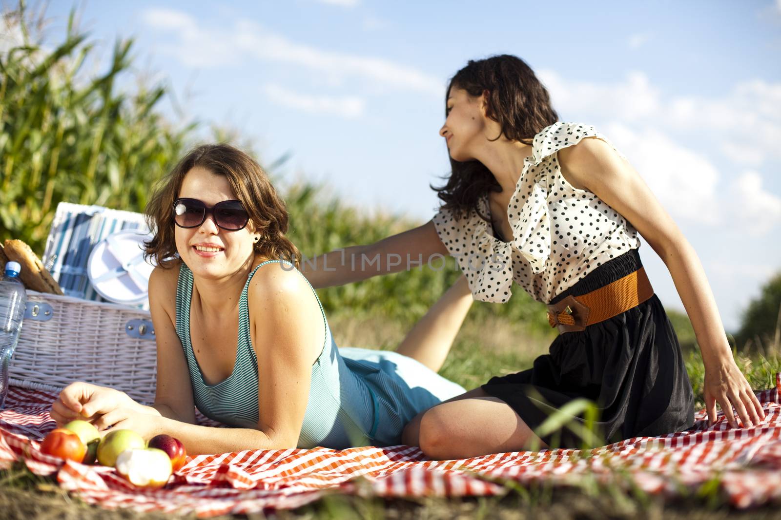 Girls, summer free time spending by JanPietruszka