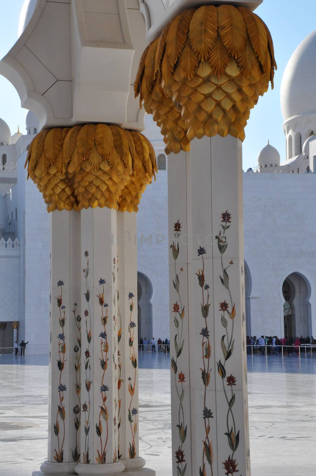 Sheikh Zayed Grand Mosque in Abu Dhabi, UAE by sainaniritu