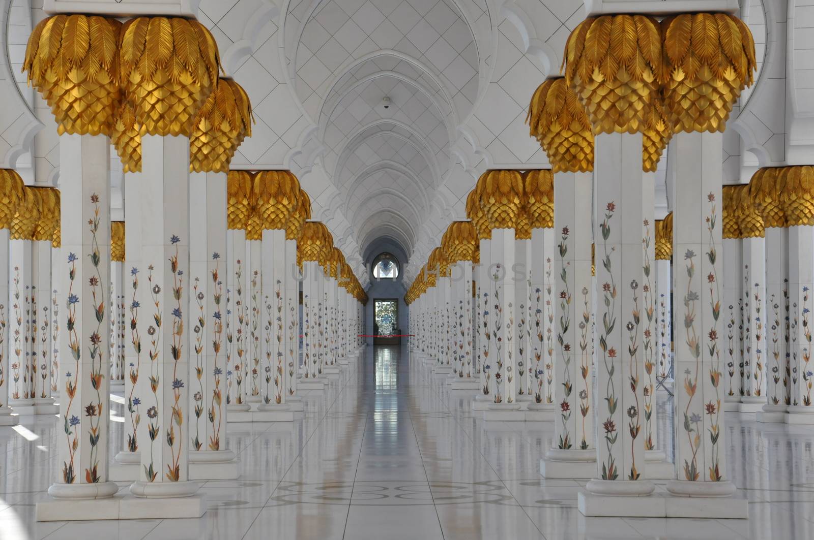 Sheikh Zayed Grand Mosque in Abu Dhabi, UAE by sainaniritu