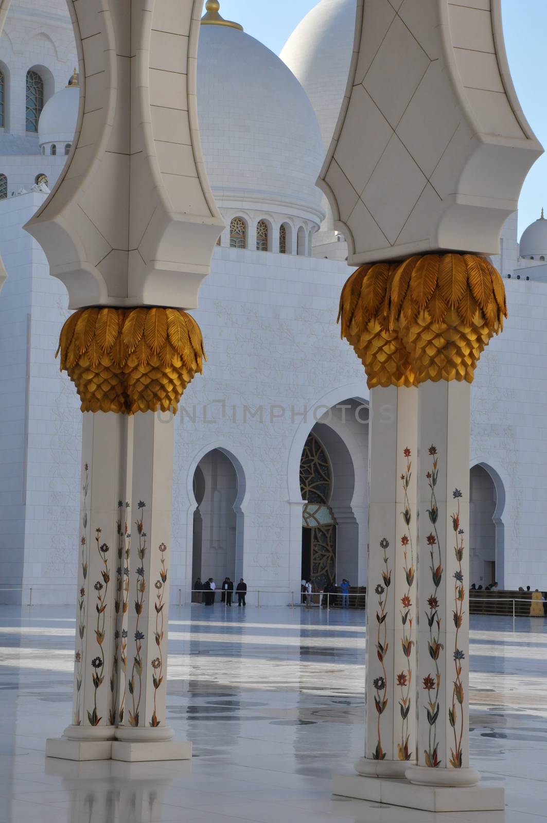 Sheikh Zayed Grand Mosque in Abu Dhabi, UAE by sainaniritu