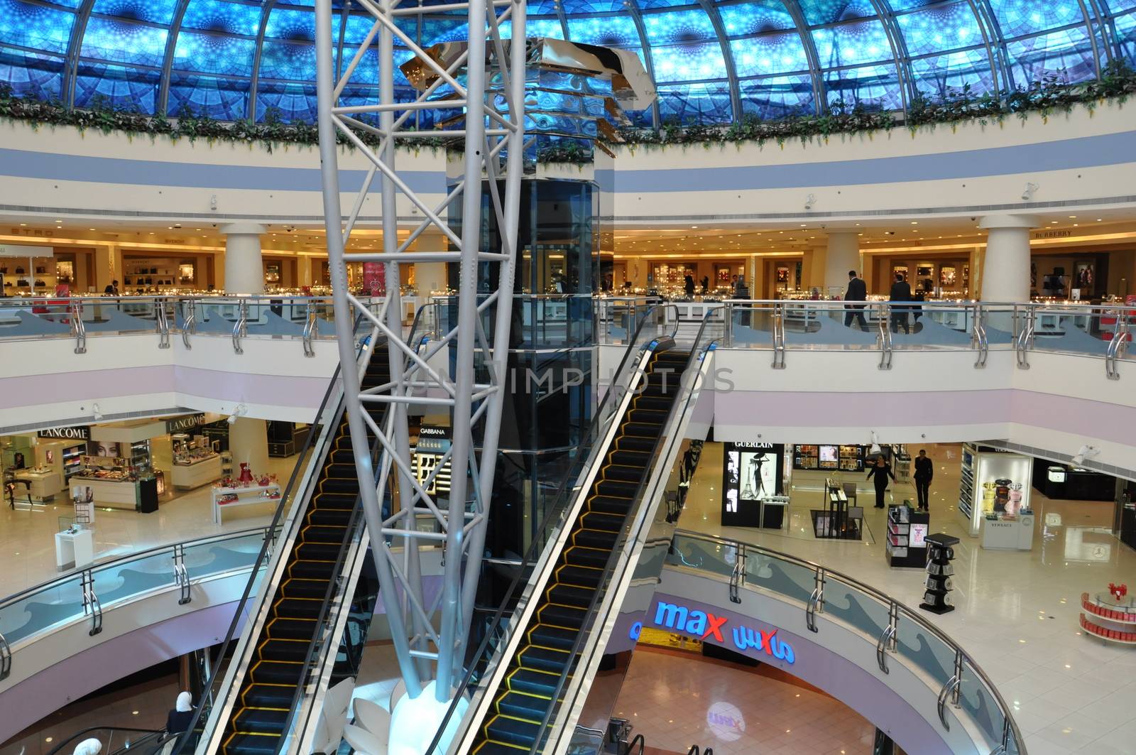 Marina Mall in Abu Dhabi, UAE by sainaniritu