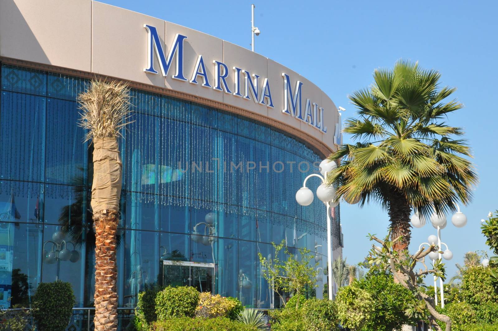 Marina Mall in Abu Dhabi, UAE by sainaniritu