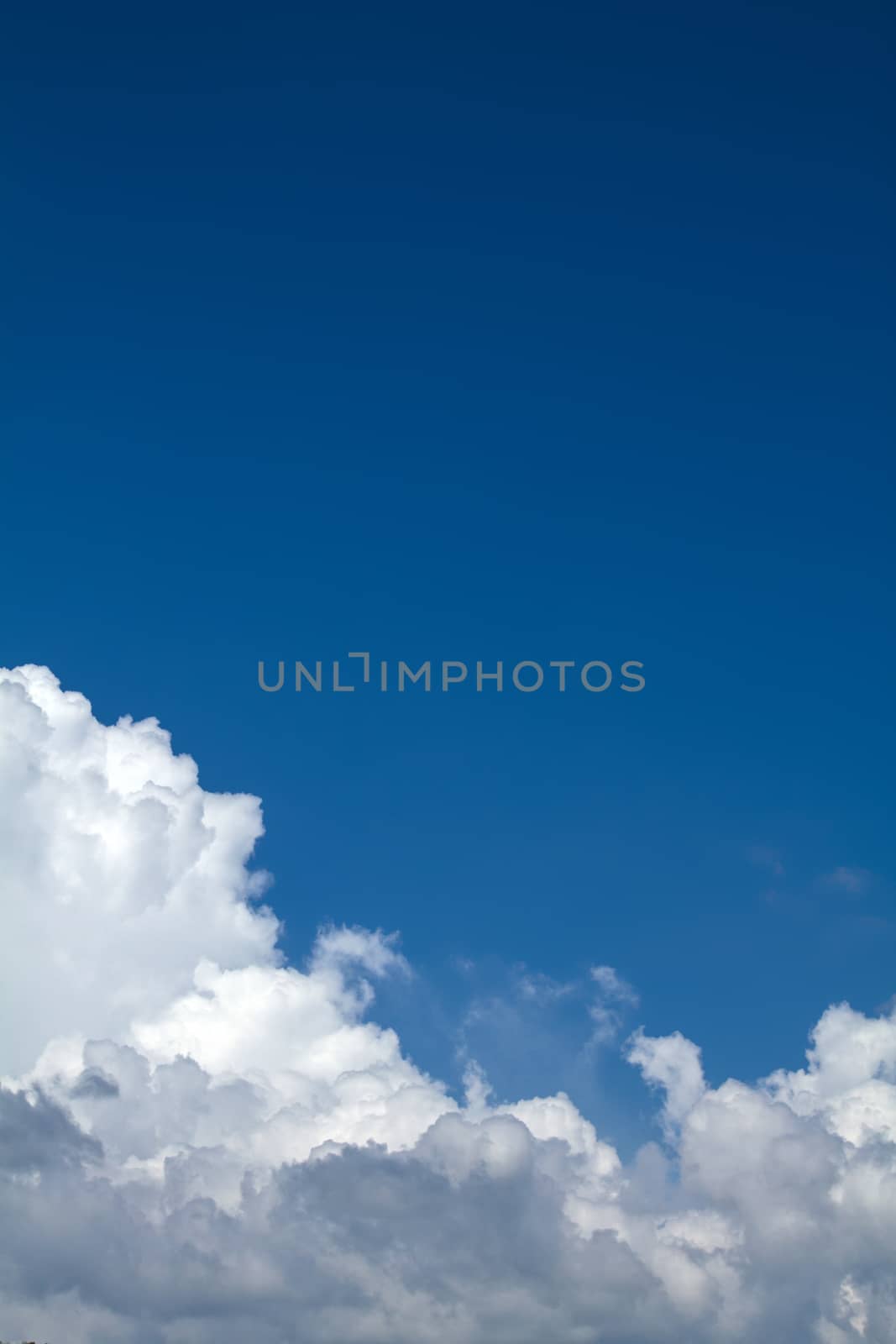 View white cloud with blue sky background