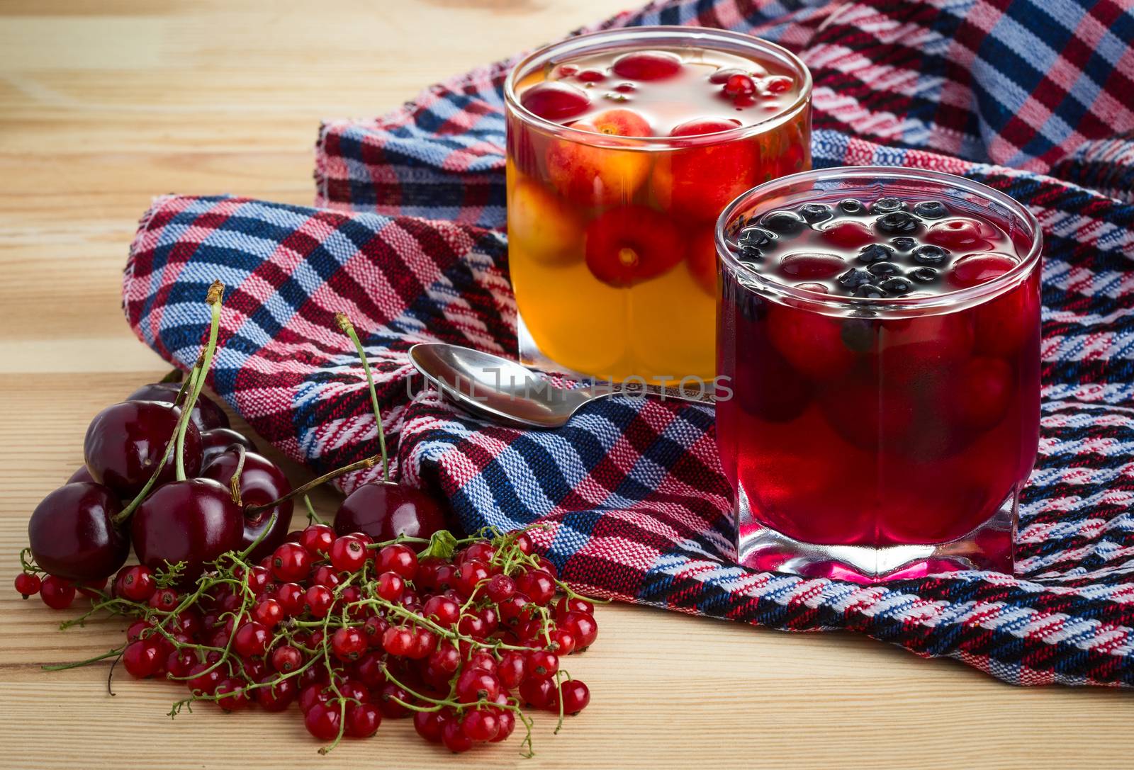 Fruit jelly with fresh berries