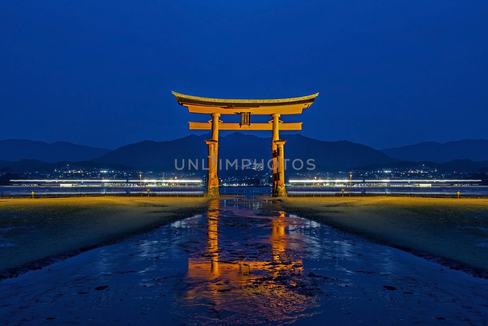 Tori reflection in japan by Surasak