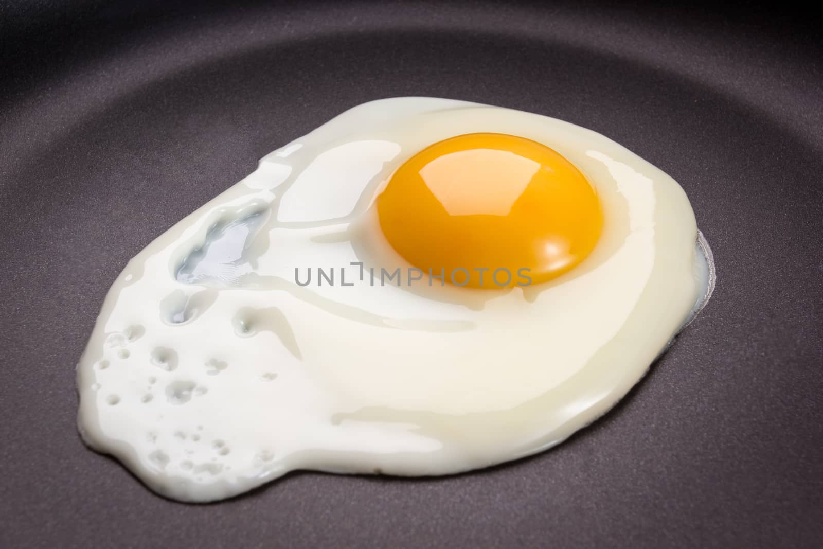 Fried egg by Valengilda