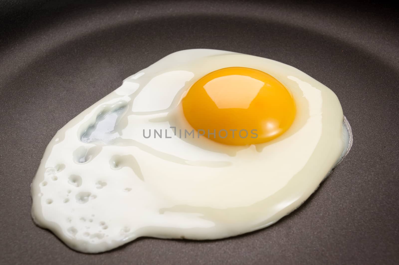 Fried egg by Valengilda