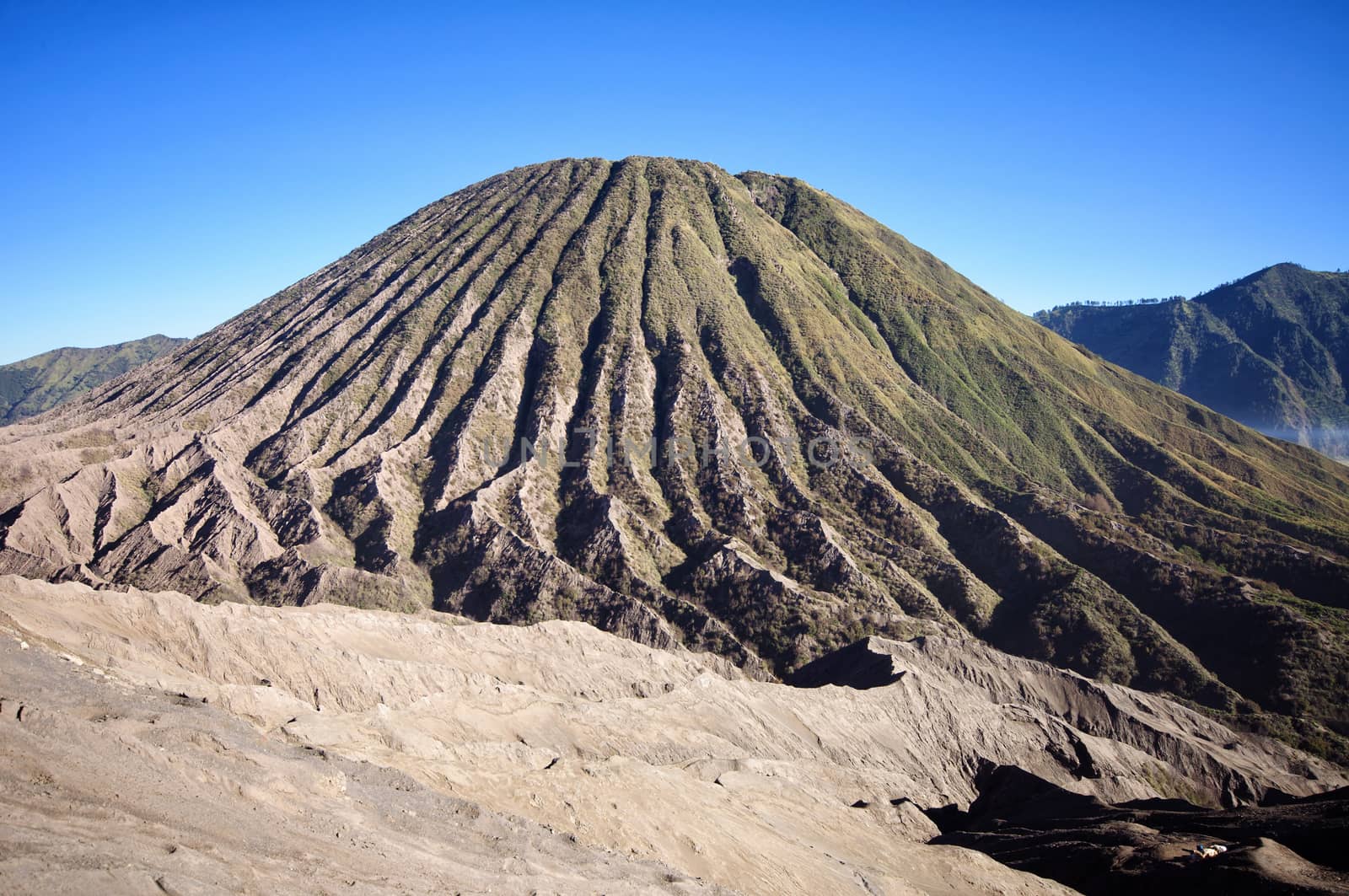 Bromo volcano in Indonesia by johnnychaos