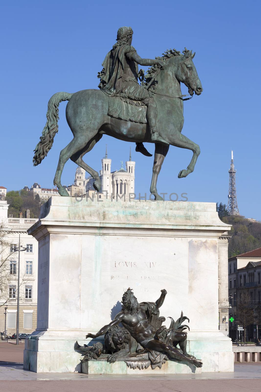 Vertical view of Statue and Basilica by vwalakte