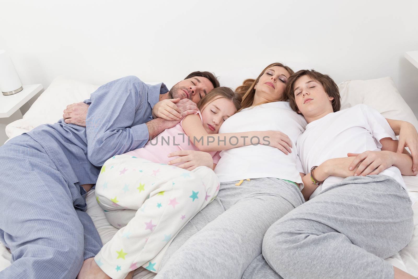 Family sleeping by ifilms
