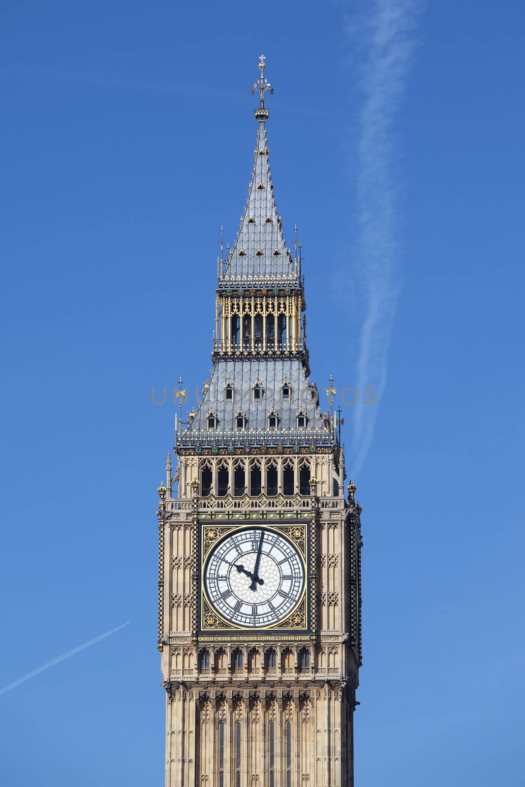 Big Ben with blue sky by vwalakte