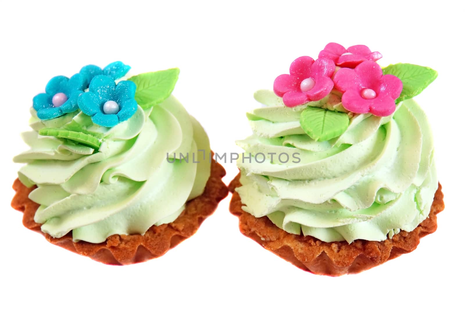 Cake basket decorated with light green cream and pink flowers fr by Chiffanna