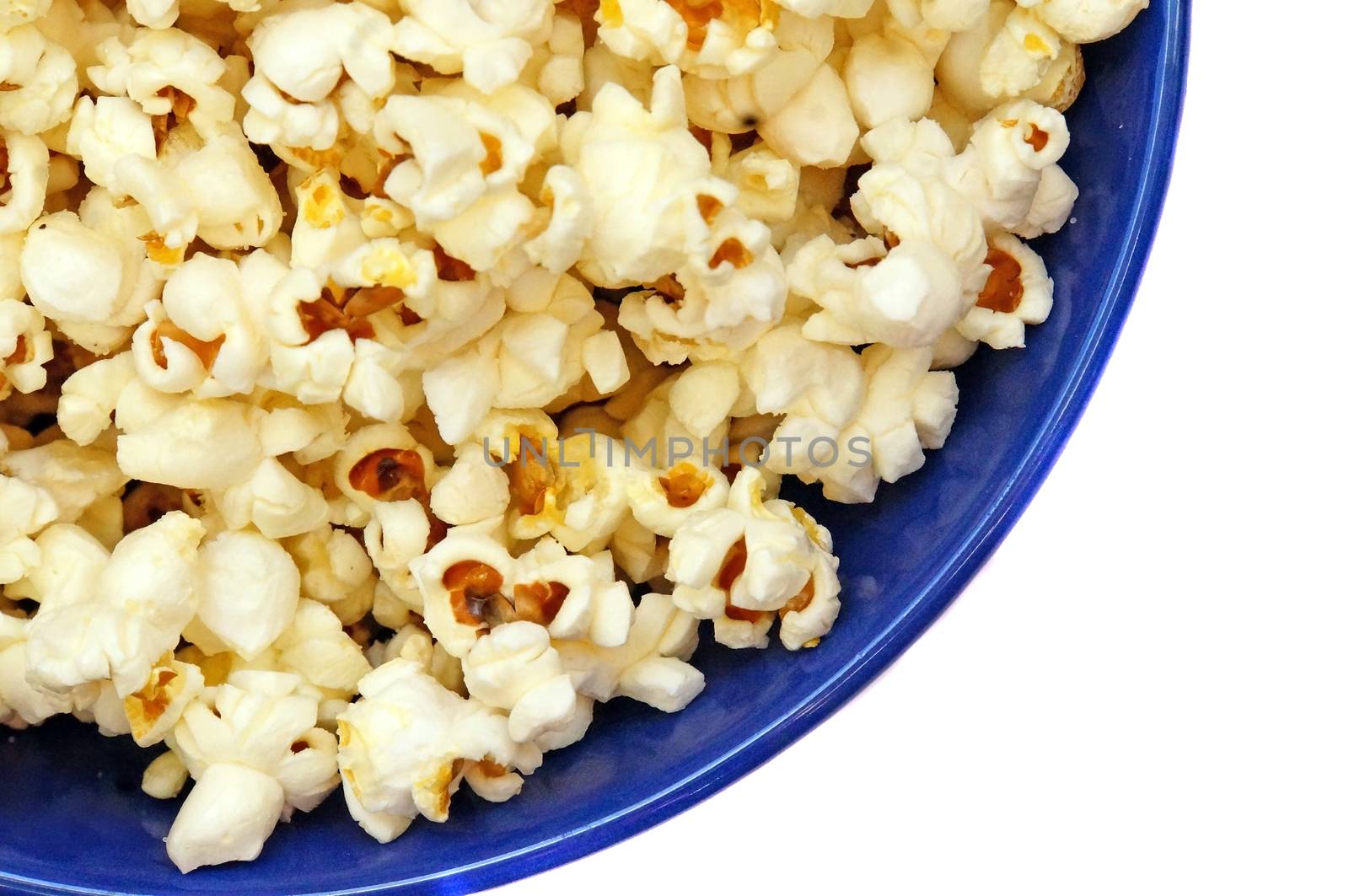 Popcorn in a blue plate closeup